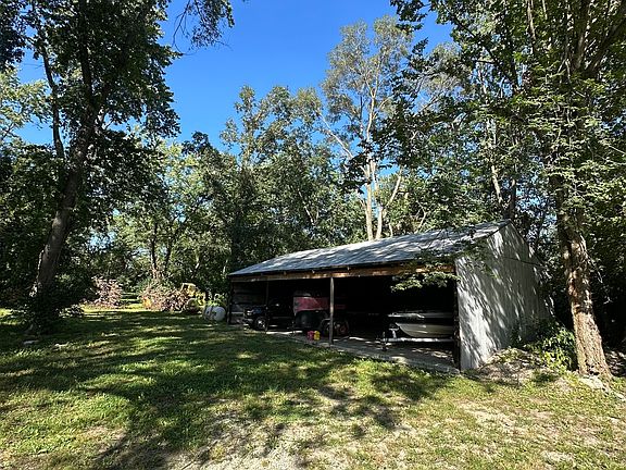 5th image of 425 W Bruce Rd