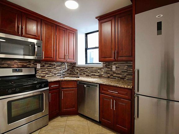 2nd image of 961 Putman Ave #3C