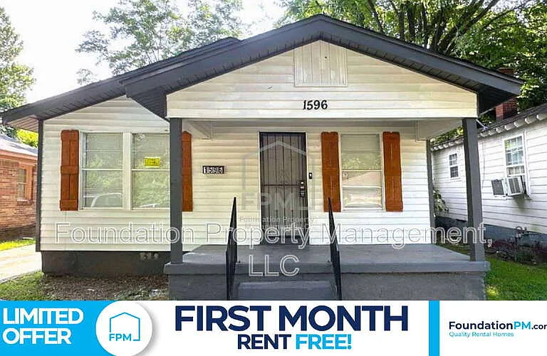 1596 Barton St — Photo 1
