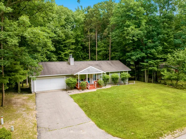 4270 Baywood Dr, Traverse City, MI 49686