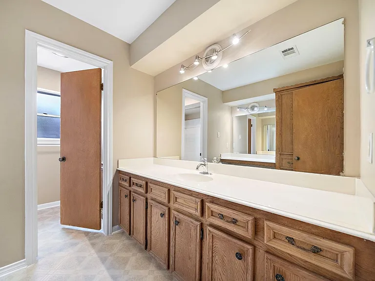 1104 Hillcrest Dr — Photo 10