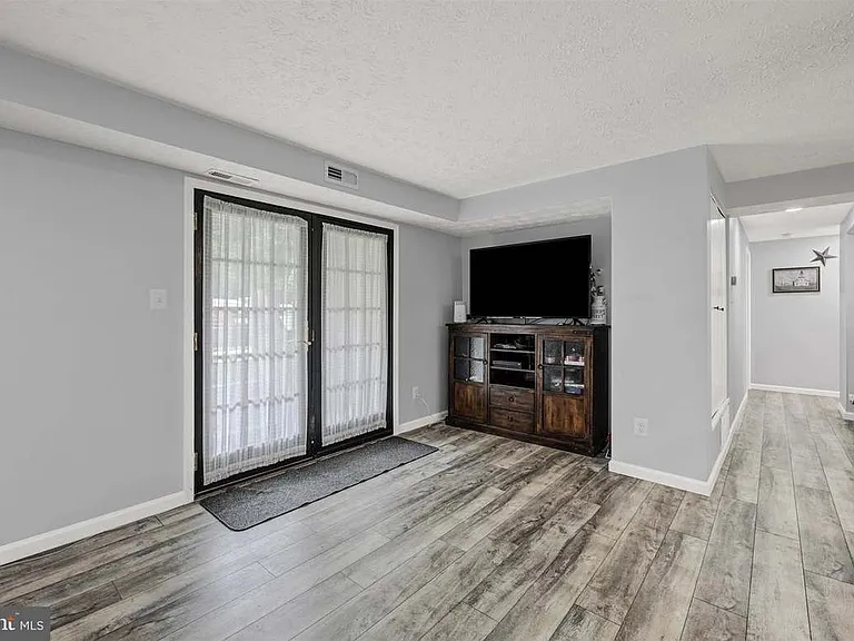 300 Long Cove Ln — Photo 9
