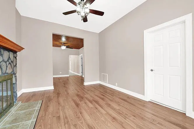 3 bed, $1,800 — Photo 3