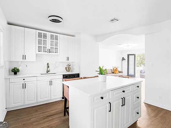 4th image of 1879 Johnson Rd NE APT 2