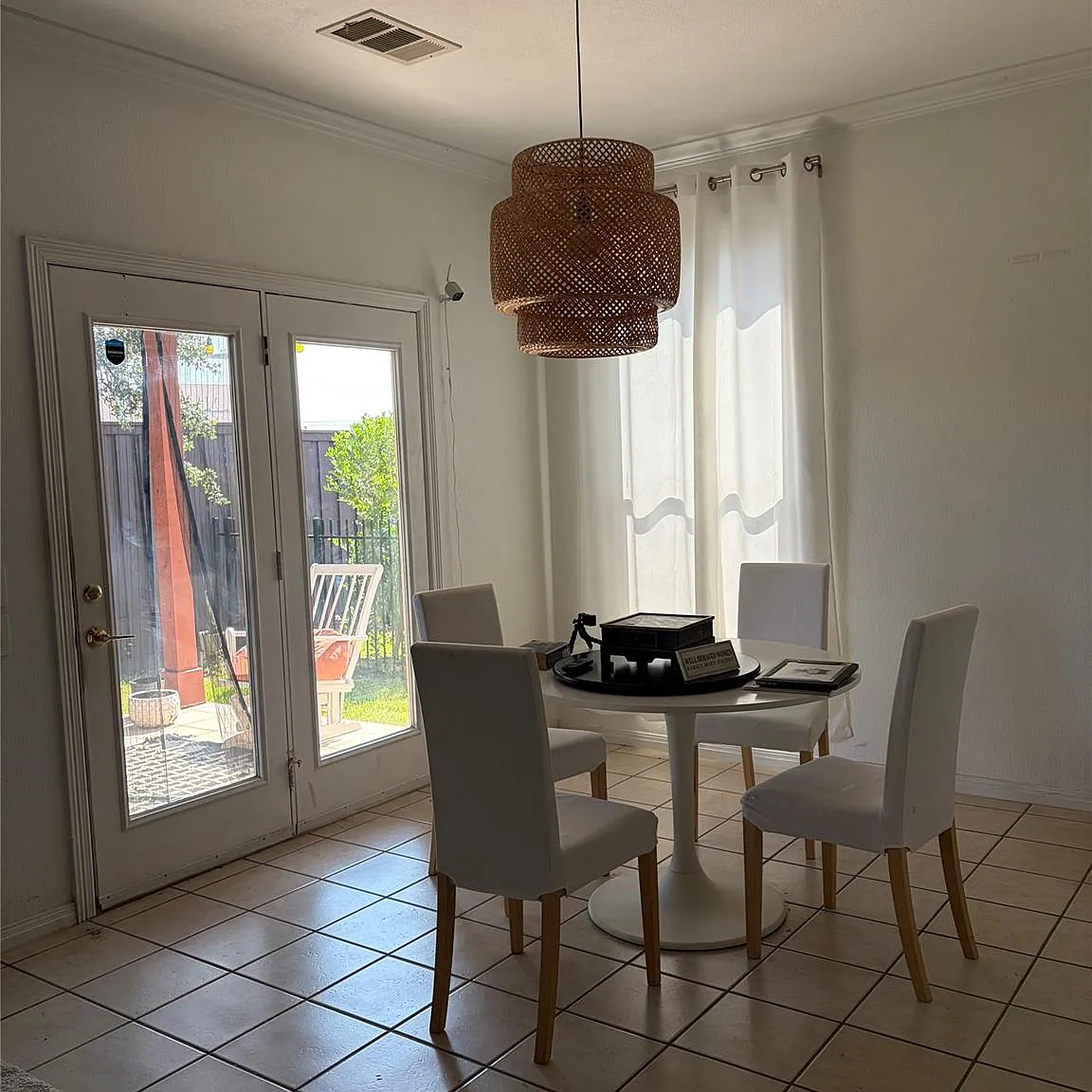 3 bed, 2.0 bath, 1537 sqft, $2,300 — Photo 4