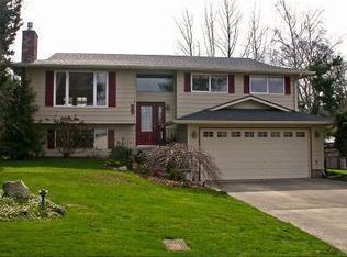 2107 11th St, Anacortes, WA 98221