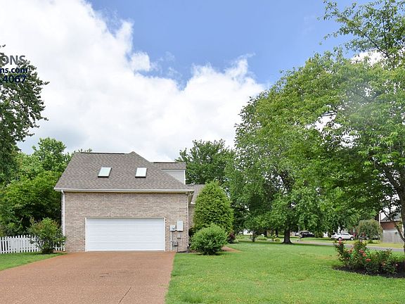 3rd image of 2930 Iroquois Dr
