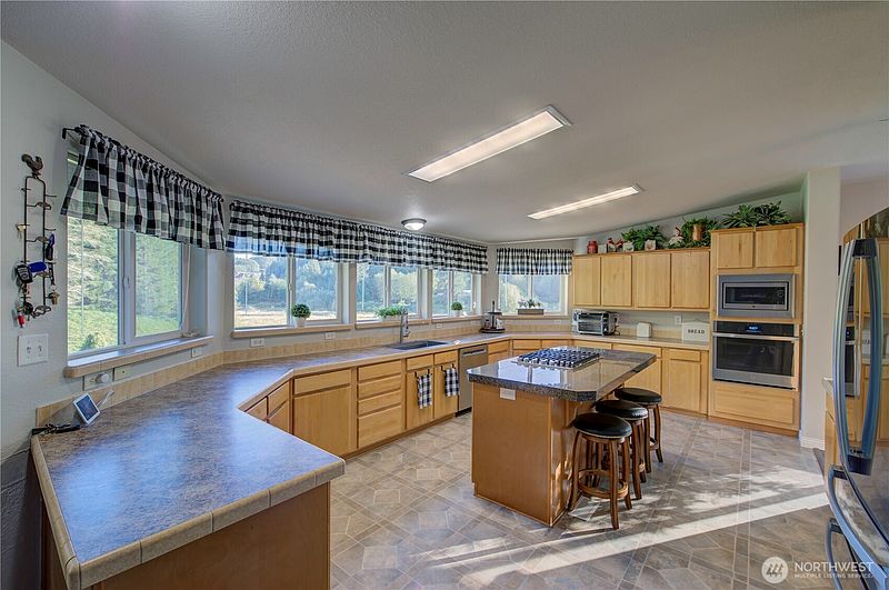 2nd image of 1220 Morrison Road