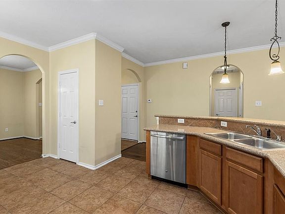 5th image of 14 Crabtree Ct