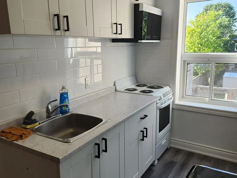 2820 Danforth Ave #210 — Photo 5