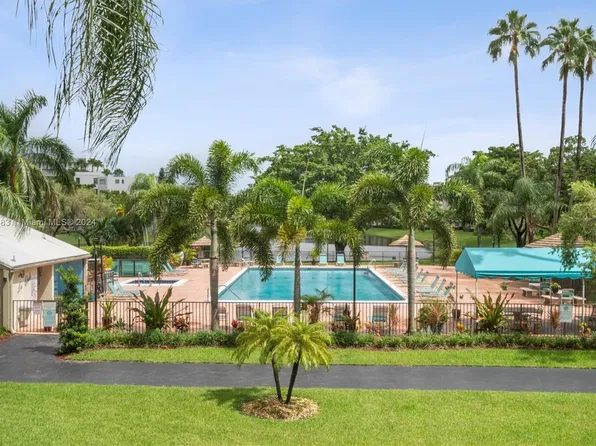 2205 S Cypress Bend Dr APT 203, Pompano Beach, FL 33069