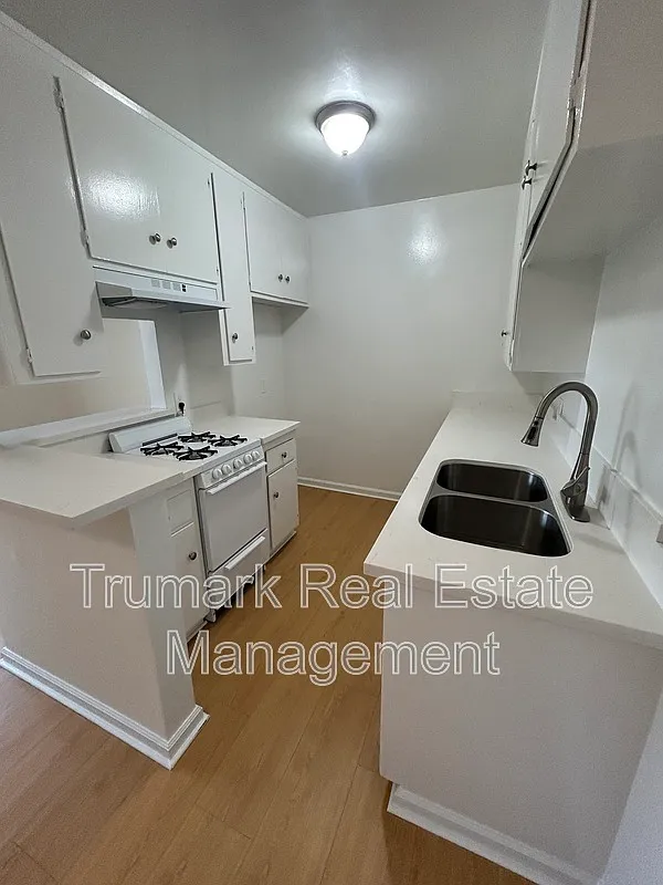 1 bed, 1.0 bath, $1,950 — Photo 3