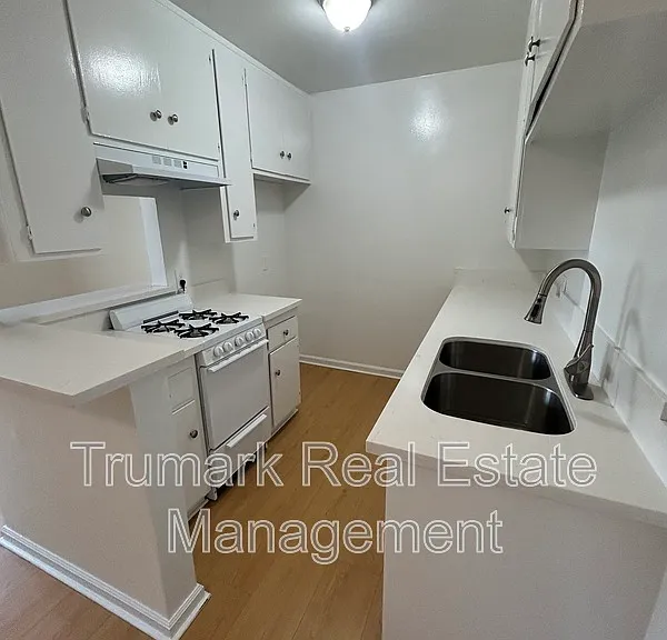 337 E Tujunga Ave #M — Photo 3