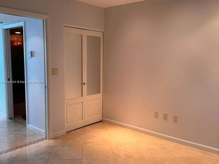 5025 Collins Ave #1602 — Photo 3