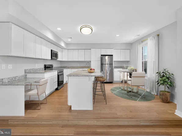 102 Church St APT 306, Philadelphia, PA 19106