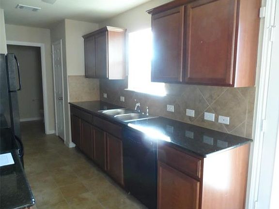 4th image of 211 Adriana Ln