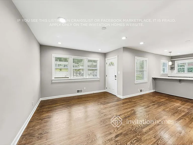 1095 Longshore Dr — Photo 5