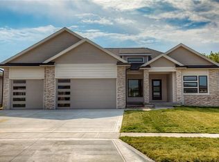 820 NE Badger Ln, Waukee, IA 50263