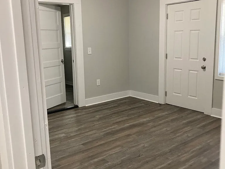 323 D St — Photo 25