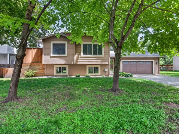 10770 Linwood Forest Dr, Champlin, MN 55316