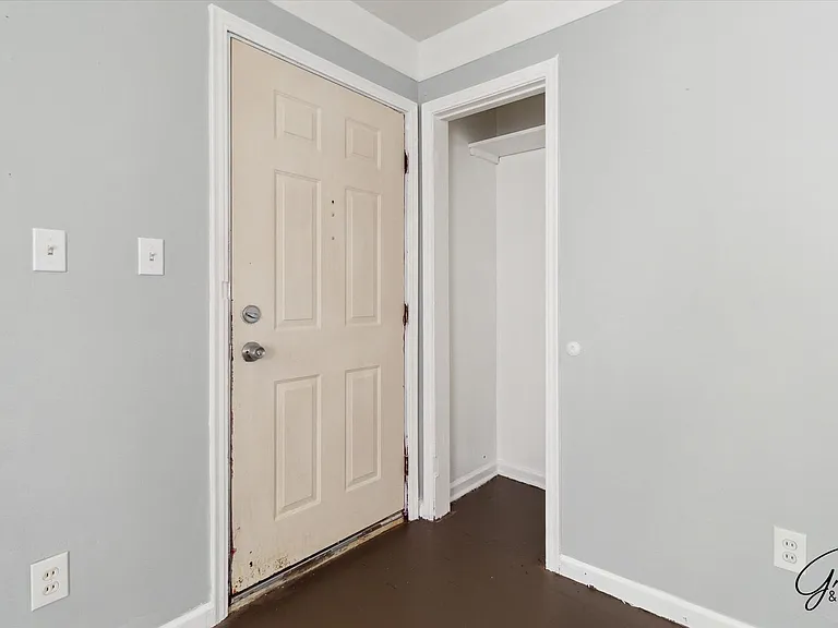 21320 La Salle Blvd — Photo 4