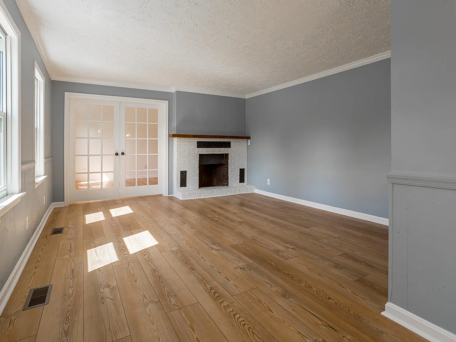 4 bed, 2.5 bath, 2404 sqft, $2,600 — Photo 4