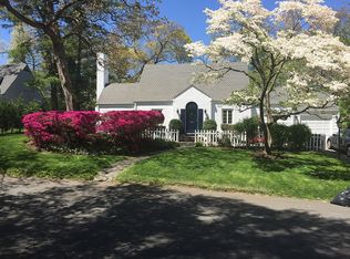 15 Thornwood Ln, Roslyn Heights, NY 11577