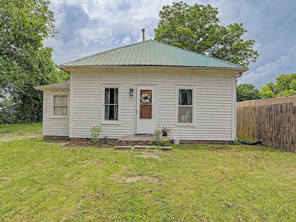 1st image of 415 Delia Ave