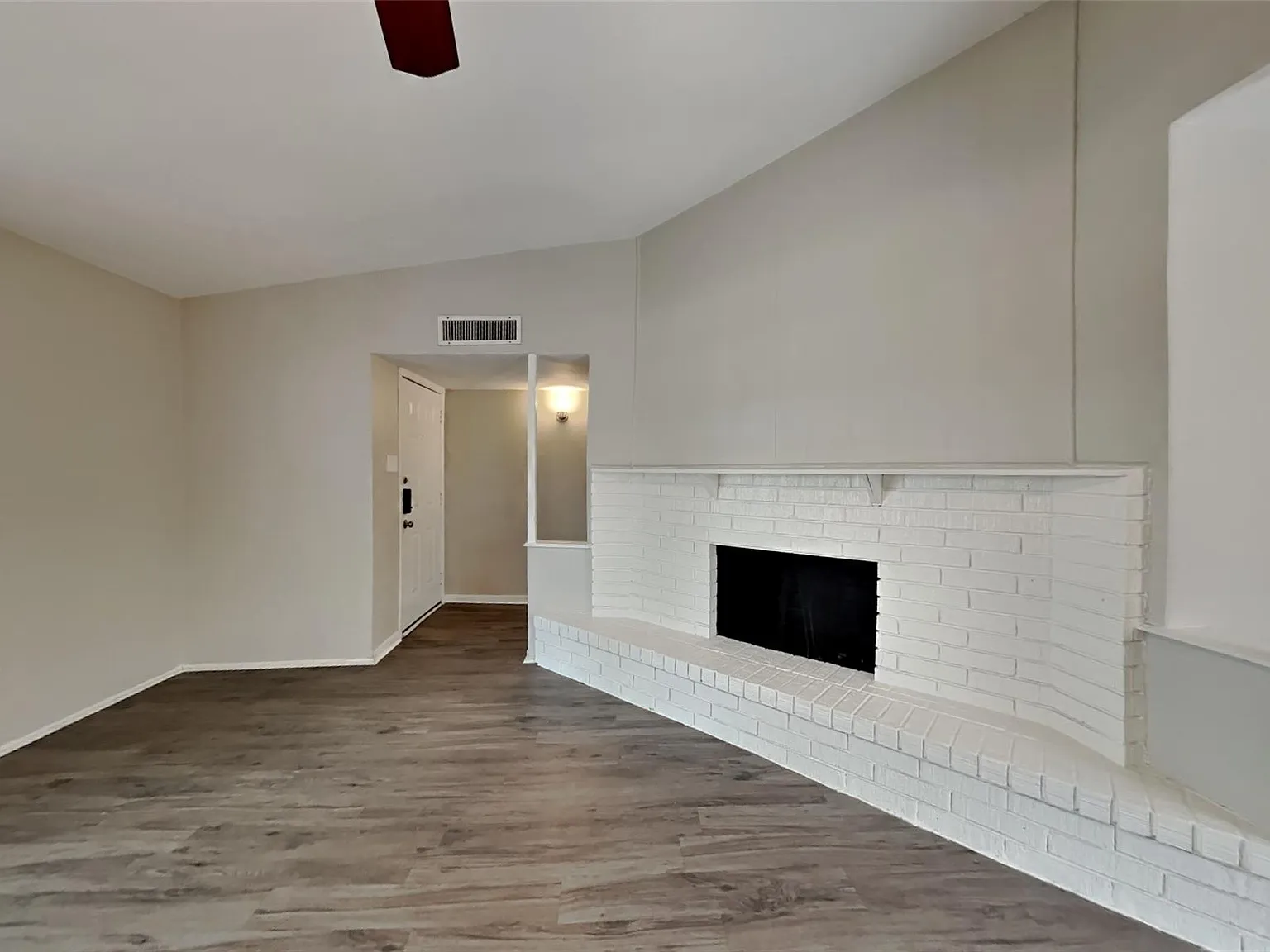 3 bed, 2.0 bath, 1741 sqft, $1,950 — Photo 3