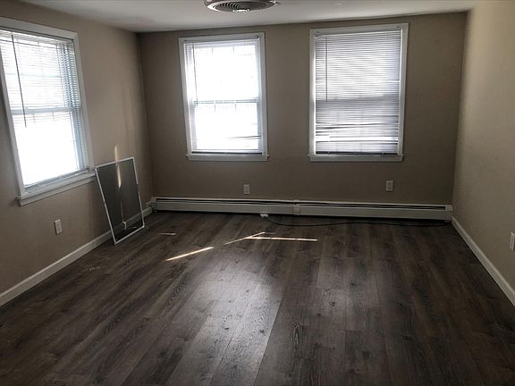 4th image of 81 Clearview Ave #B