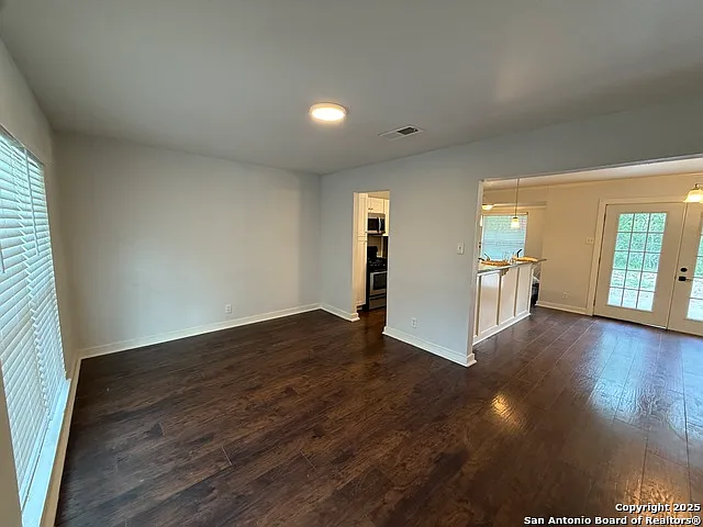 3 bed, 1.0 bath, 1036 sqft, $1,375 — Photo 4