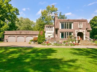 863 Oakleigh Rd NW, Grand Rapids, MI 49504