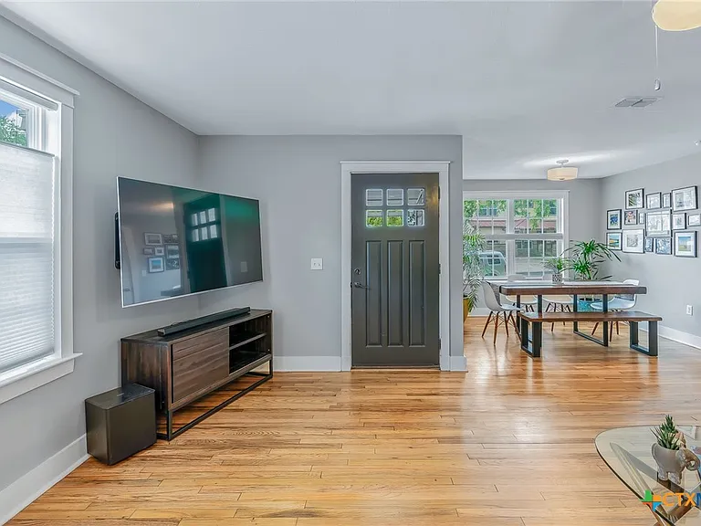 2404 Oak Crest Ave — Photo 6