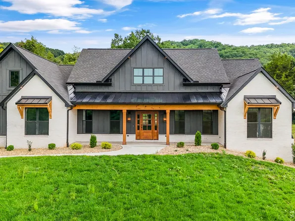 718 W Dumplin Valley Rd, Dandridge, TN 37725