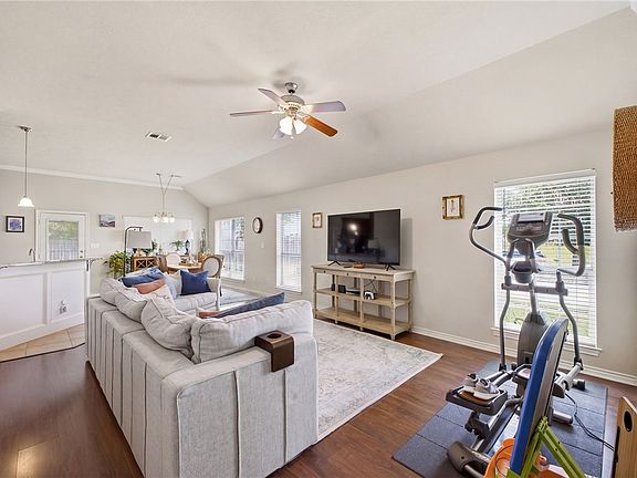 5th image of 300 Robelmont Dr