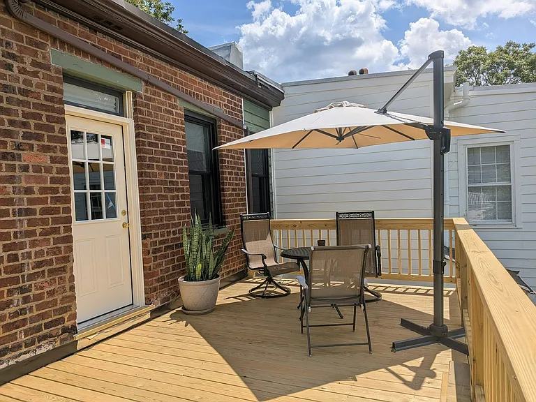 deck with umbrella