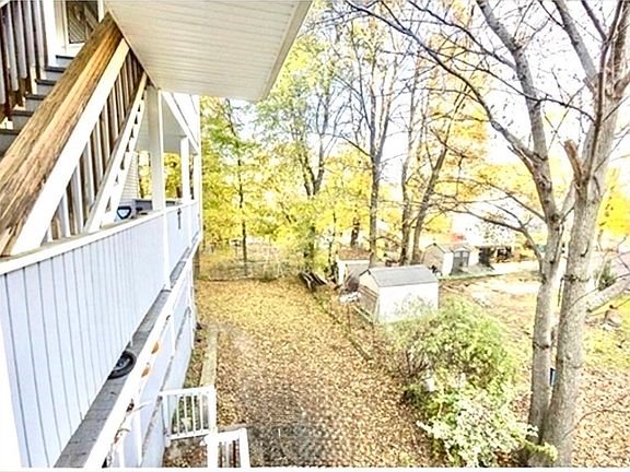 5th image of 35 Maple St