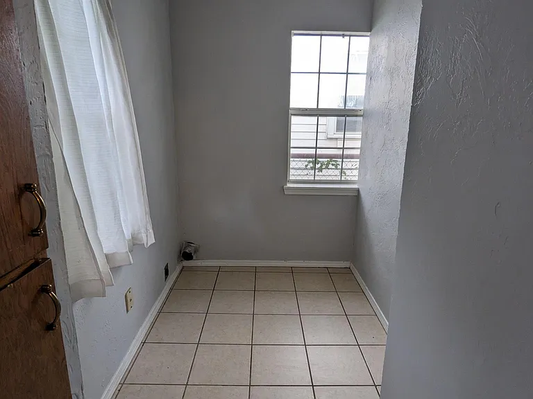 417 W Pulaski St — Photo 8
