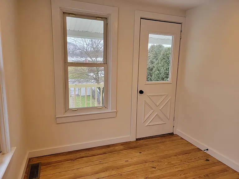 212 W Main St — Photo 24