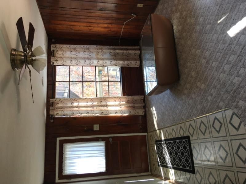 1st image of 730 Mayflower Dr