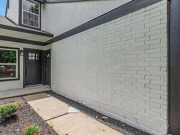 3rd image of 445 E Castle Harbour Dr