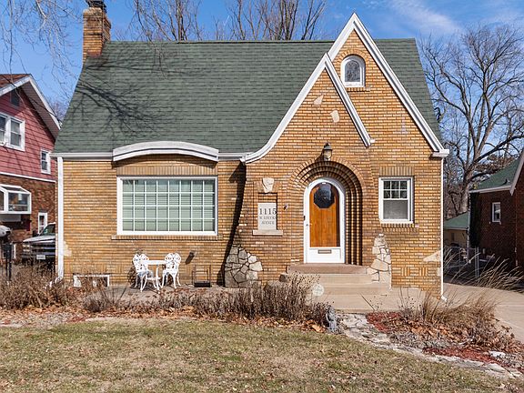 2nd image of 1115 W Loucks Ave