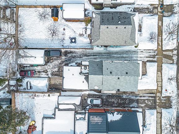 4th image of 141 Samuel St