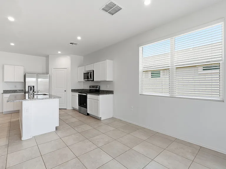 1575 E Fletcher Dr — Photo 9