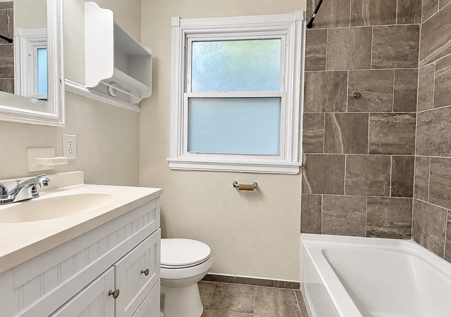 975-977 Rittiner Drive — Photo 3
