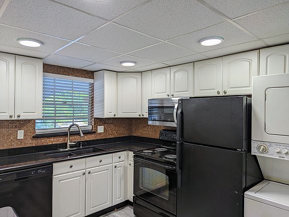 2nd image of 701 Russell Ln APT 209