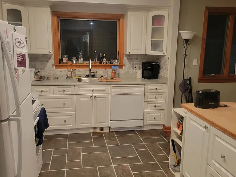 32 Holland Cres #2 — Photo 1