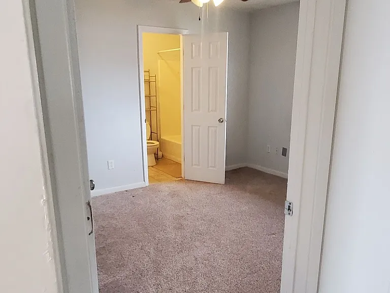 909 W Laurel St #A — Photo 11