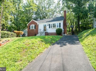 909 N McKinley Rd, Arlington, VA 22205