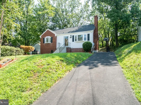909 N McKinley Rd, Arlington, VA 22205